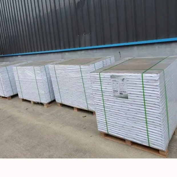 C2S涂层铜版纸80gsm-150gsm，用于宣传册印刷，单面光面牛皮纸，用于相框使用