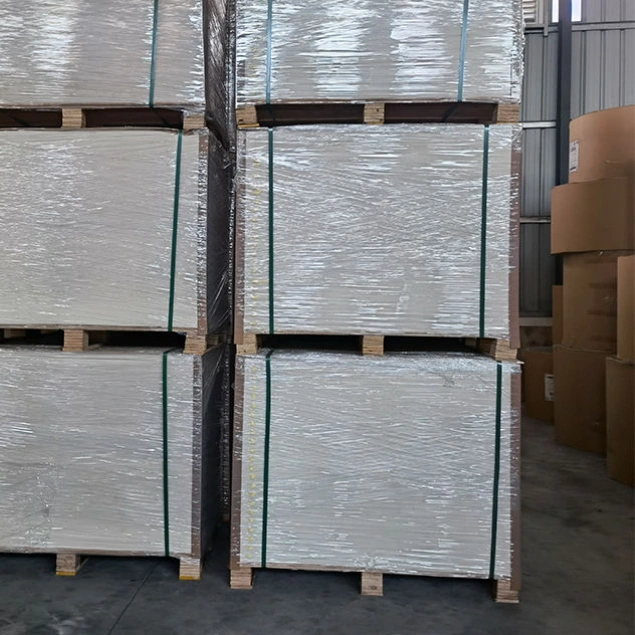 C1S象牙白纸板/300gsm/350gsm/400gsm单面涂布可回收包装环保FBB纸C1S象牙白纸板