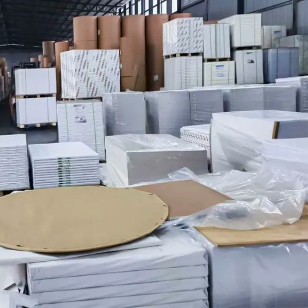 中国供应商 250-350gsm 白色双面涂层艺术纸板，用于印刷和包装，托盘包装