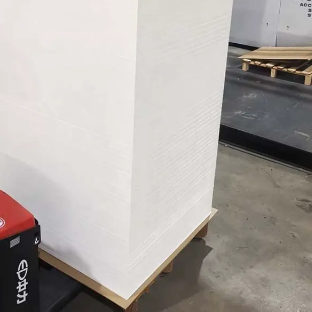 艺术贴纸纸 70x100 C2S 半光面纸 胶印纸 700x1000mm 哑光涂层艺术纸