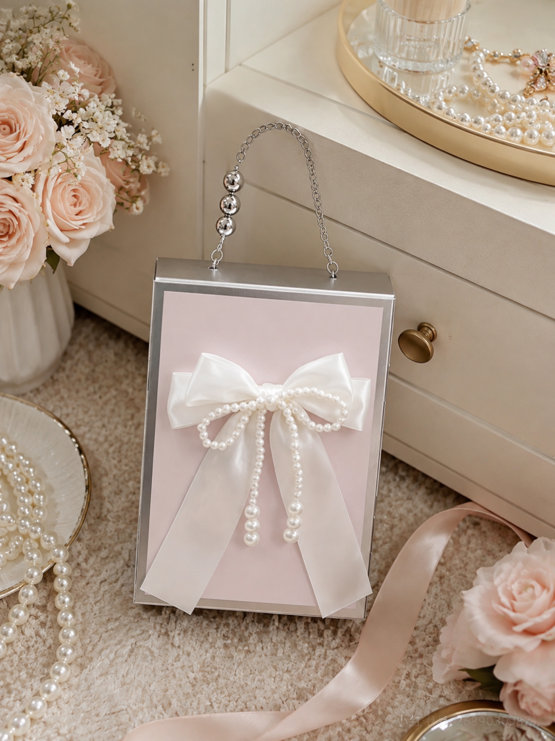 The Silver Pearl Hand Gift Box. Butterfly Close Girl Close Makeup Partner Packaging box customized.
