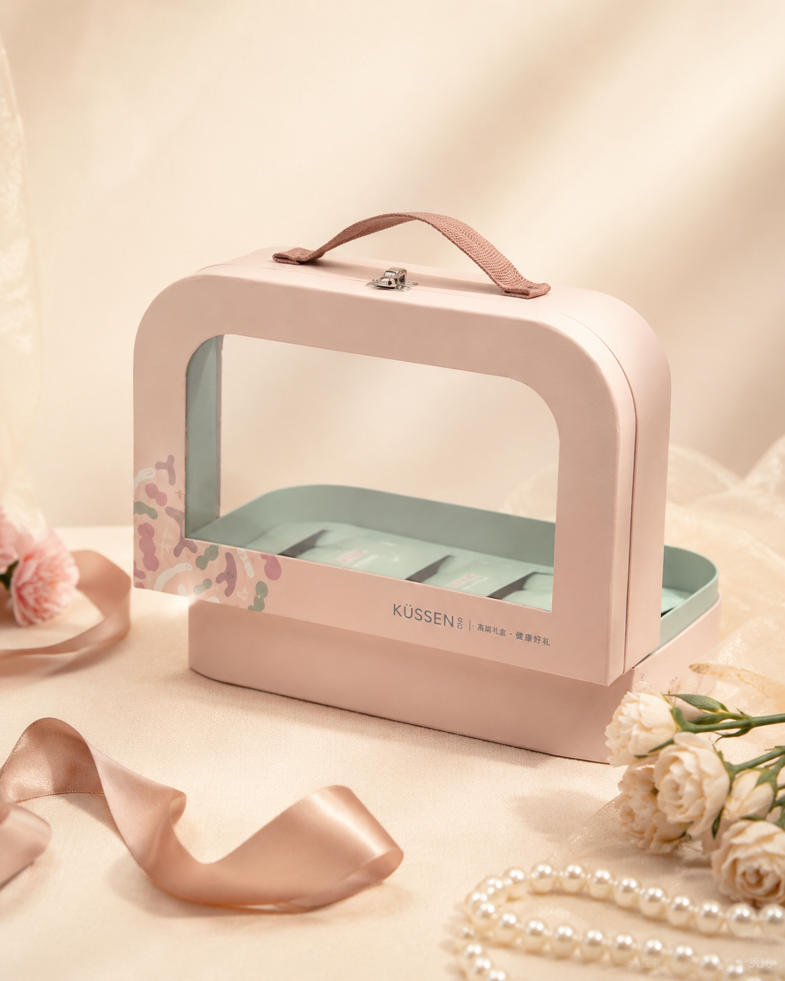 green and soft sensitivity. Opening window handbag. The gift box.