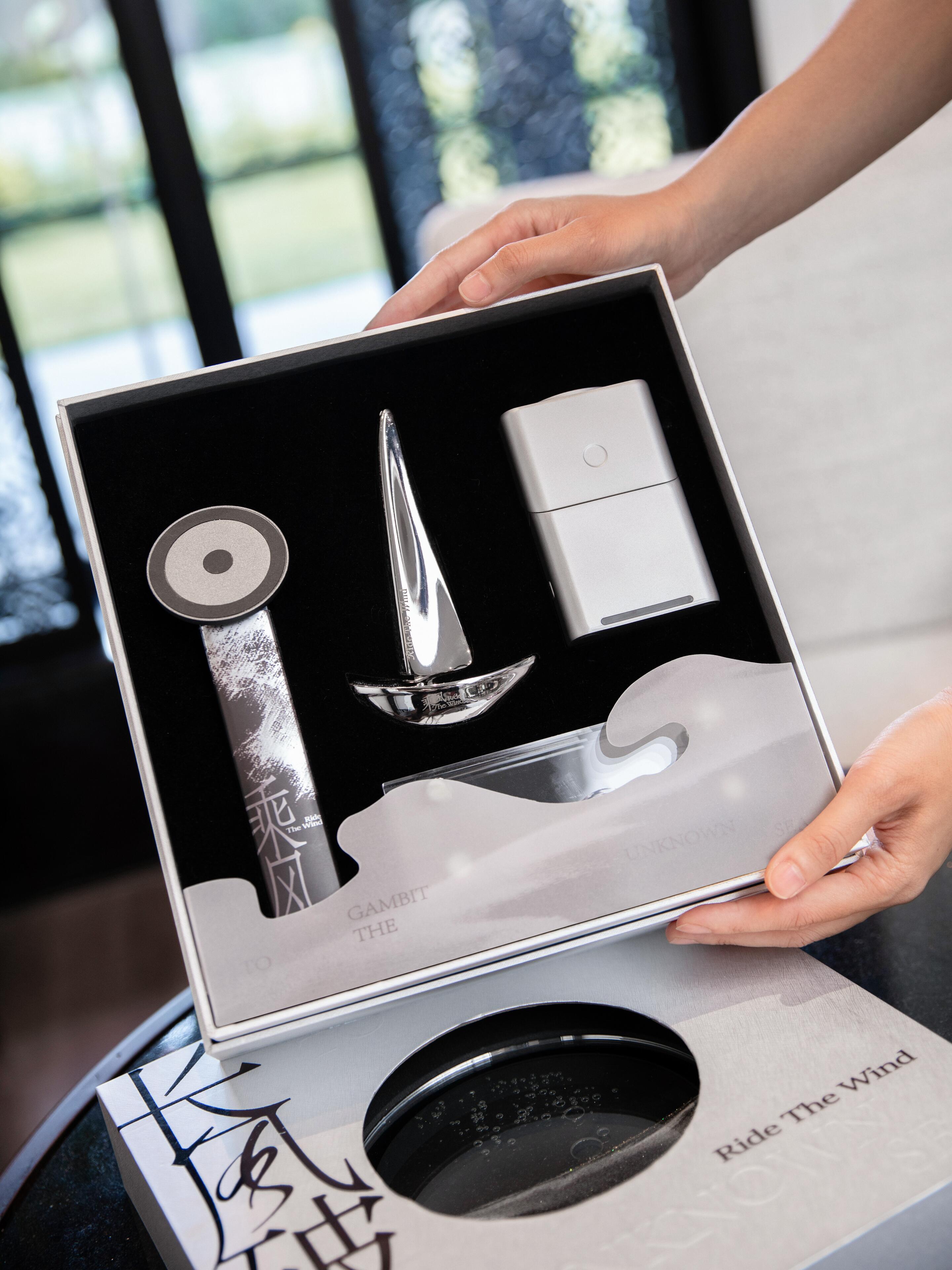 Theme of the wind breaking business. The gift box. Open the window. EVA Enterprise Packaging Box. customized