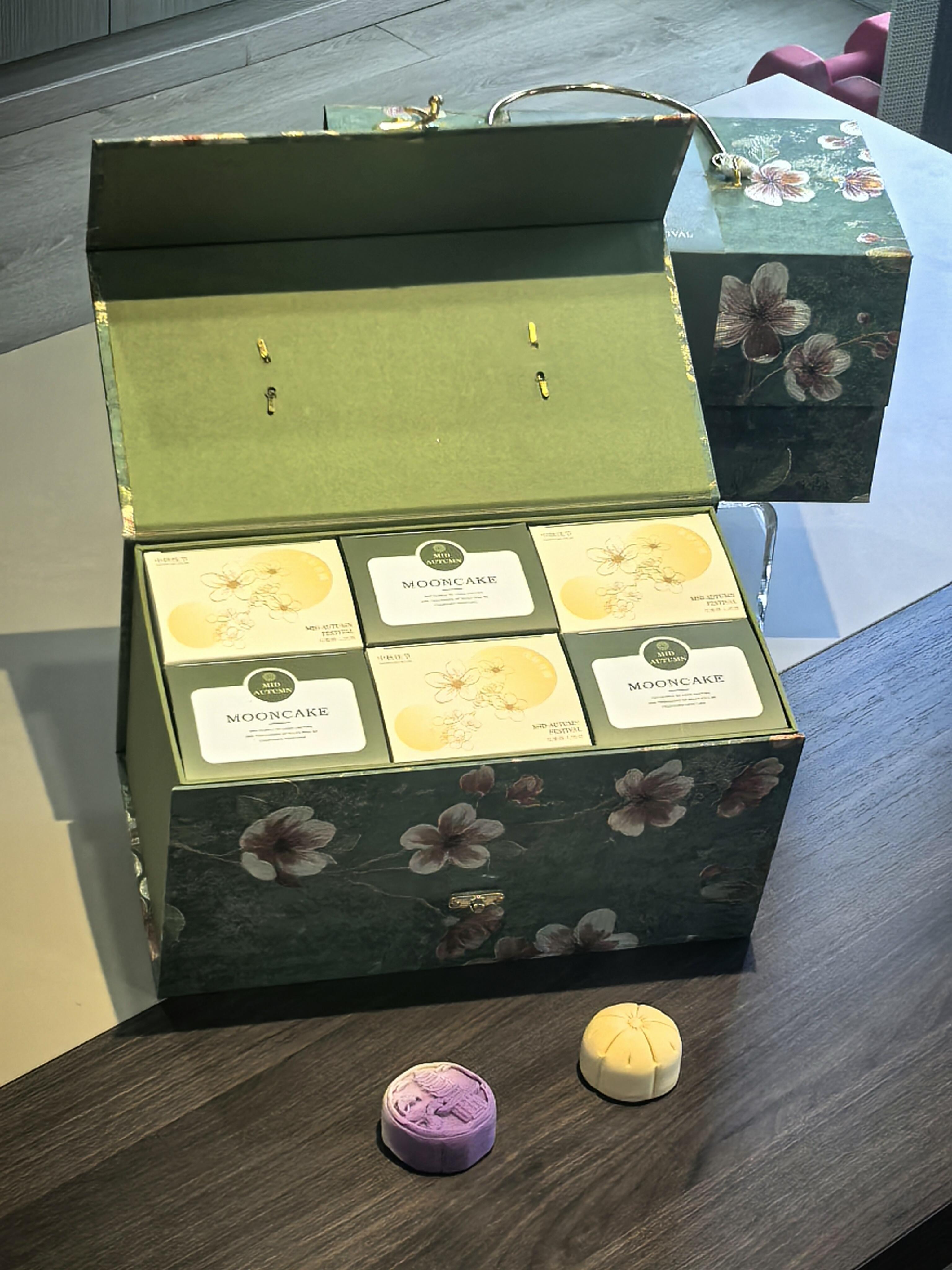 フランスの新鮮な花の手作りの月ケーキプレゼントボックス軽く閉じ込められたフェスティバルの手伝い包装箱