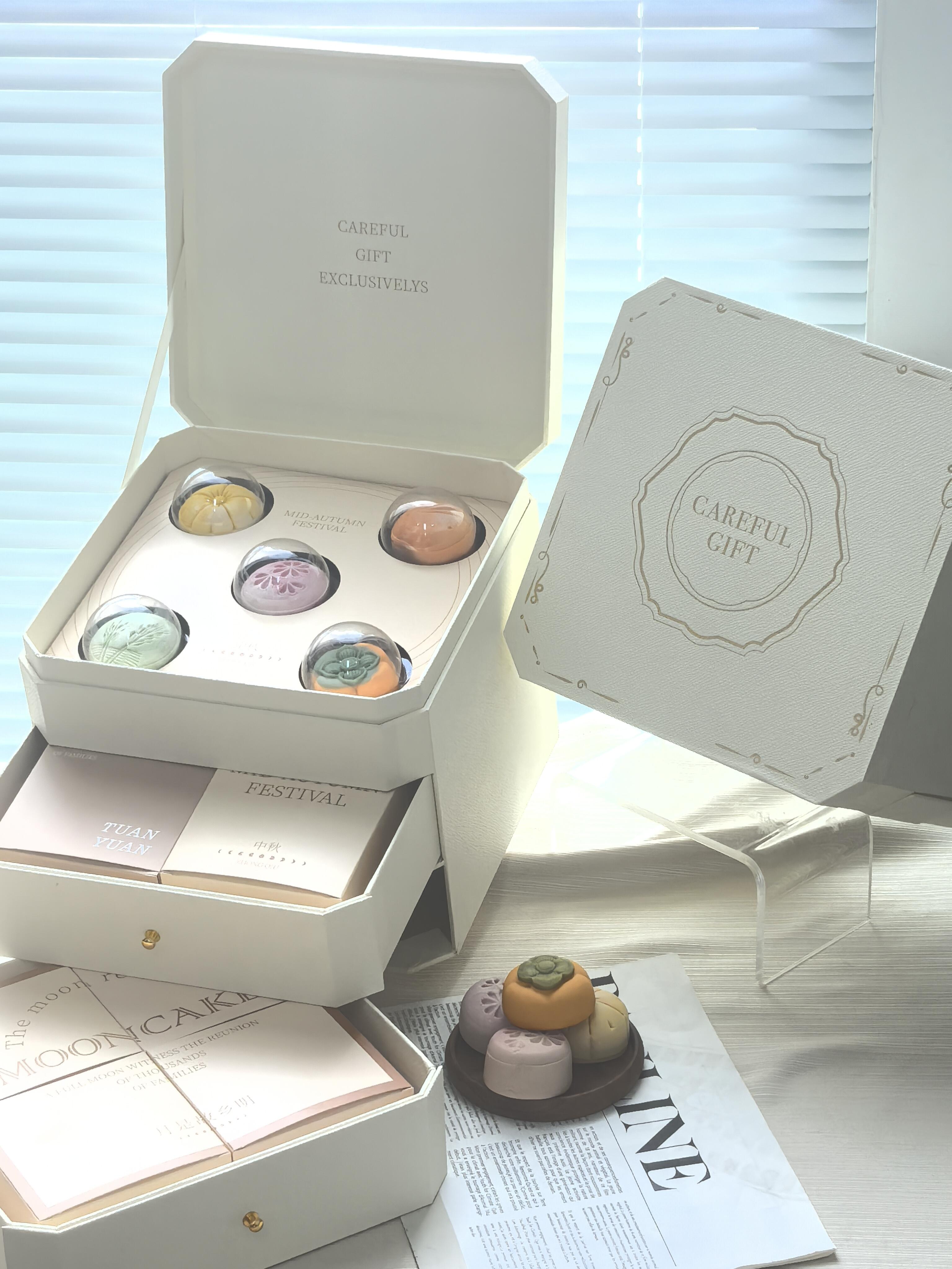 Around eight layers. The moon cake box. FESTIVAL CUSTOMER BOX.
