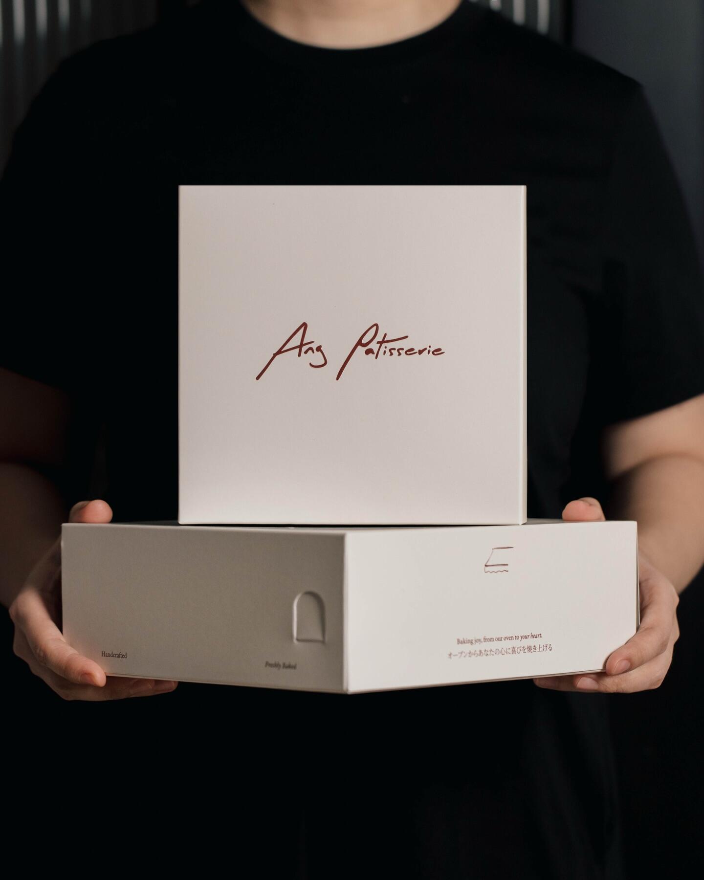 Japanese-style minimalist, soft-toned baking box for homemade sweets and birthday gifts—simple, elegant packaging.
