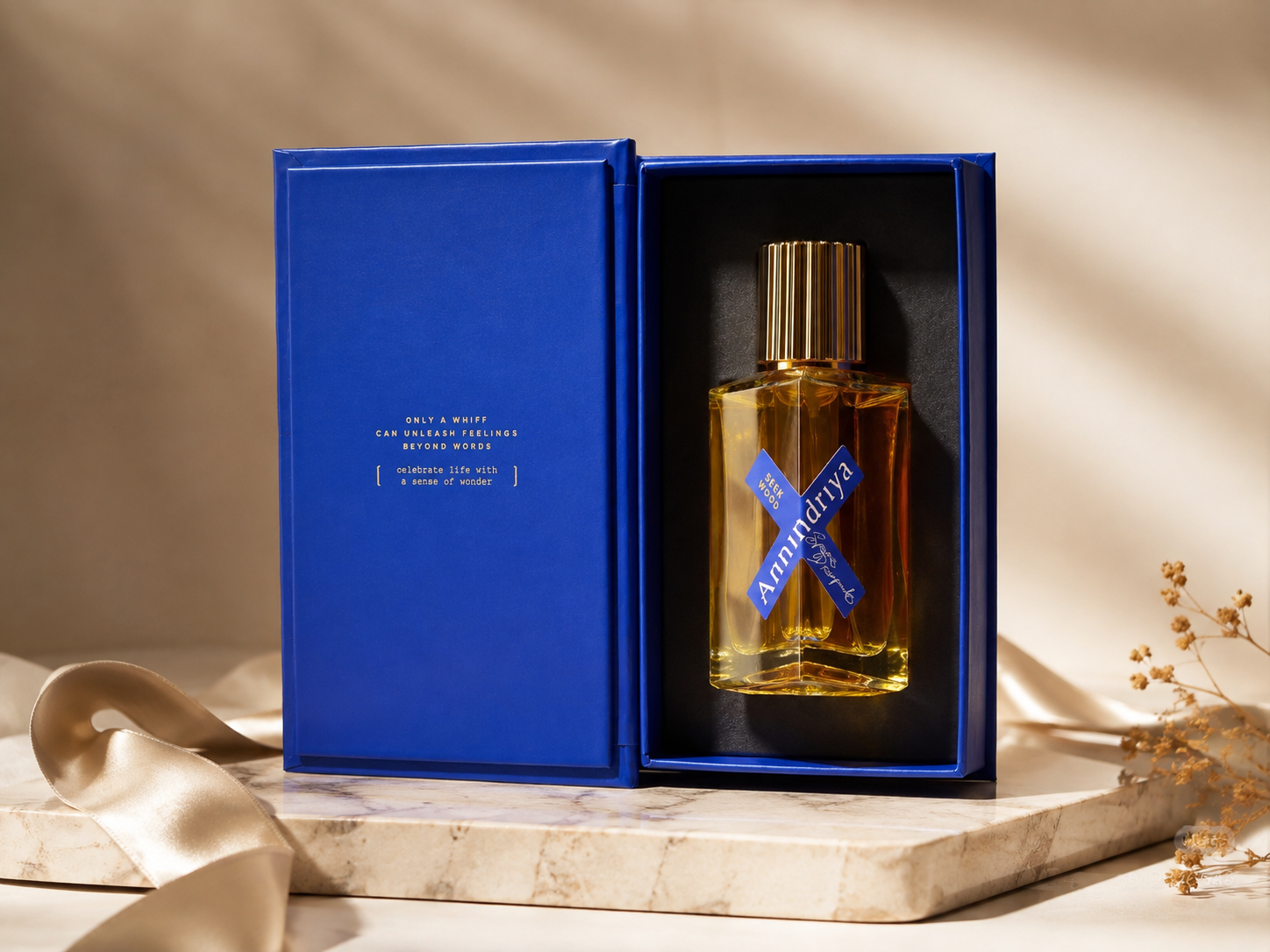 Clayne Blue Magnetic Sweatshirt Hard The gift box. Hot gold black. EVA by Neto High-end perfume single bottle gifts Packaging box is customized.