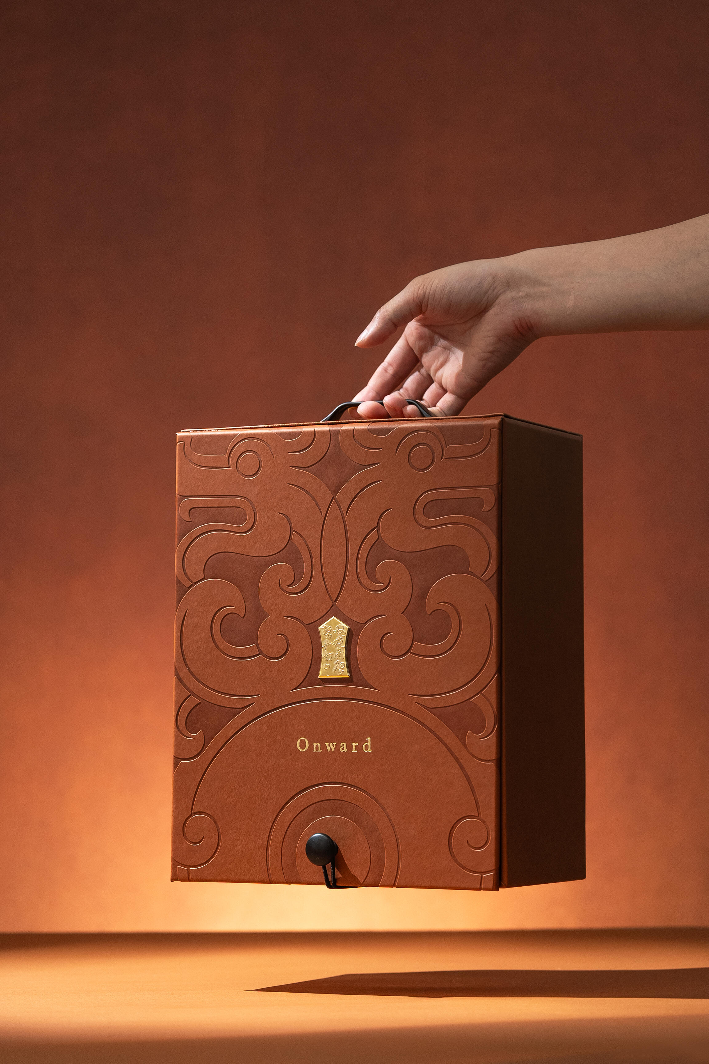Toughened Laminated Safety Glass. The gift box. The country is like old. PU The Hard Box Metals with magnetic absorption. Commercial costume gifts Packaging Box